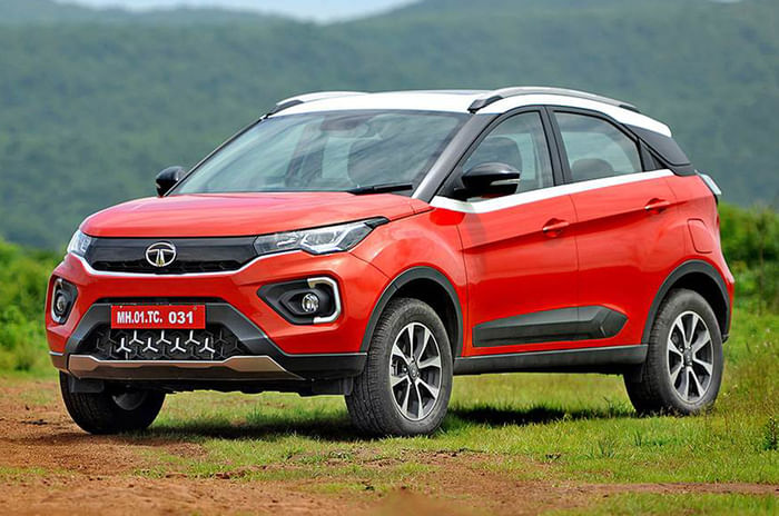 3 cylinder turbo or 4 cylinder NA engine – which is more reliable in a compact SUV? Tata Nexon front quarter
